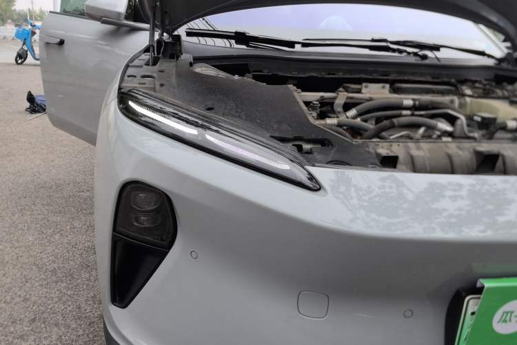 Used Nio ET5 2022 75 kWh Right Front Headlight