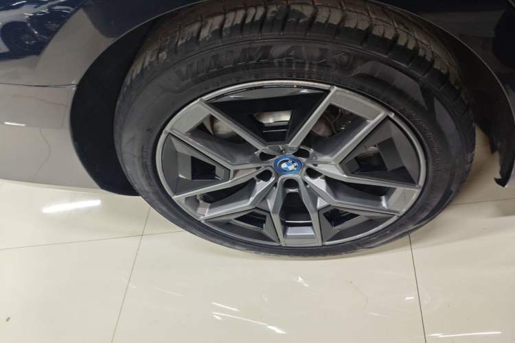 Used BMW i5 2024 eDrive 35L Luxury Package
