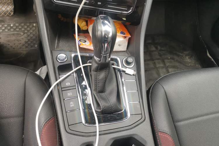 Used Volkswagen Bora 2021 1.5L Automatic Elite Smart Connect Edition Gear Lever