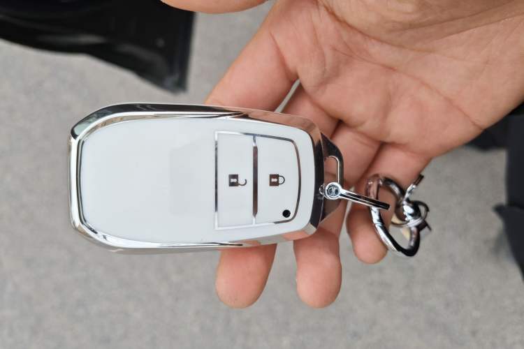 Used Toyota Harrier 2023 2.0L CVT Two-Wheel Drive Luxury Edition Vehicle Key