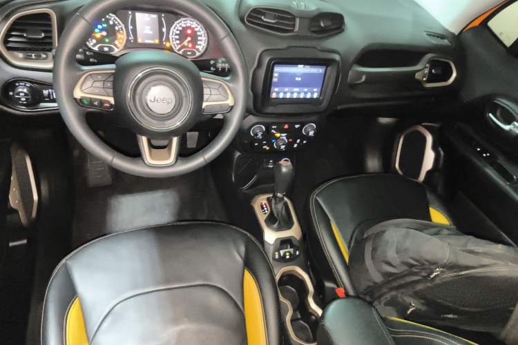 Used Jeep Renegade 2018 Connected Large Screen Version 180T Automatic High-Energy Edition
