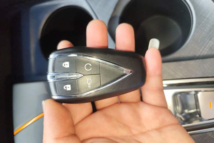 Used CHANGAN UNI-V 2023 1.5T Prestige Model
