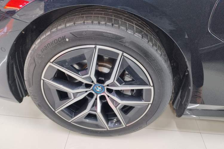 Used BMW i5 2025 eDrive 40L M Sport Package Exterior 4