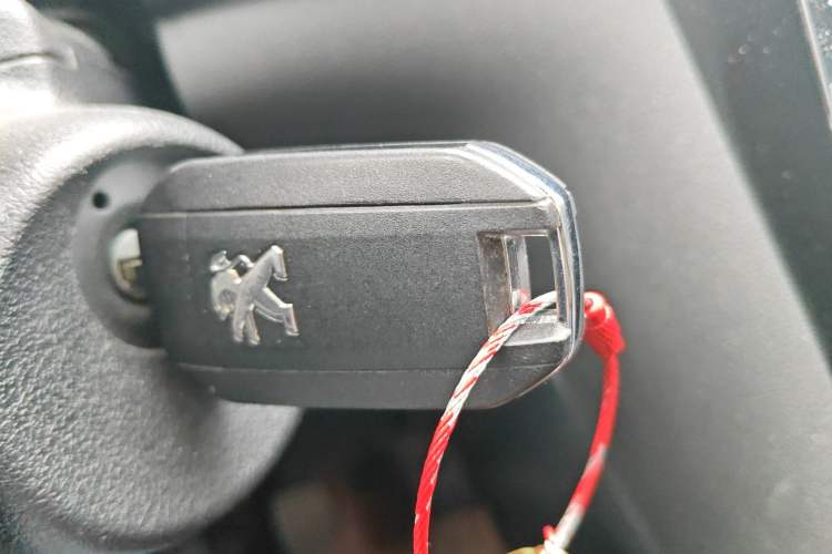 Used Peugeot 3008 2016 2.0L Manual Classic Edition
