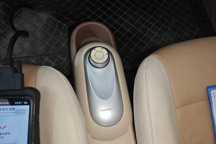 Used Wuling Hongguang MINIEV 2025 Four-Door Version Zhenxiang+ Edition Gear Lever