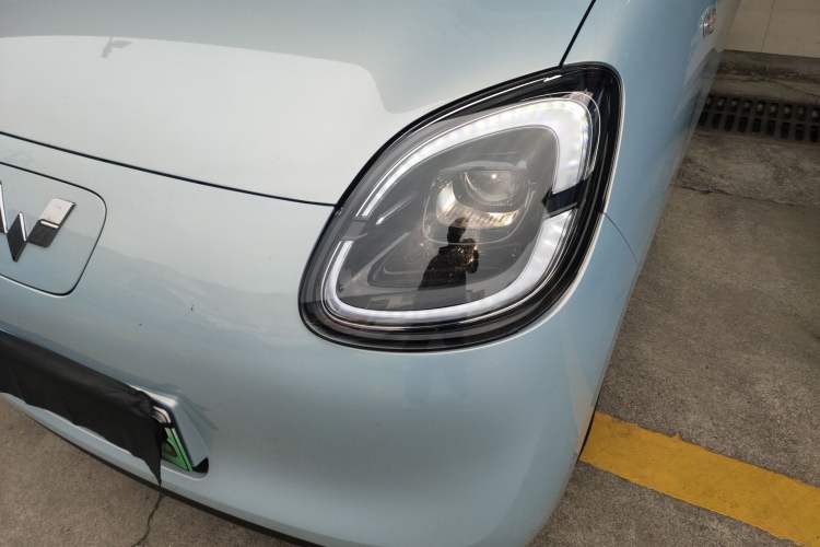 Used Wuling Hongguang MINIEV 2025 Four-Door Version Advanced Edition Left Front Headlight