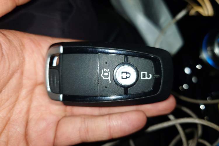 Used Ford Explorer 2020 EcoBoost 285 4x4 Titanium Edition 6 Seats Vehicle Key