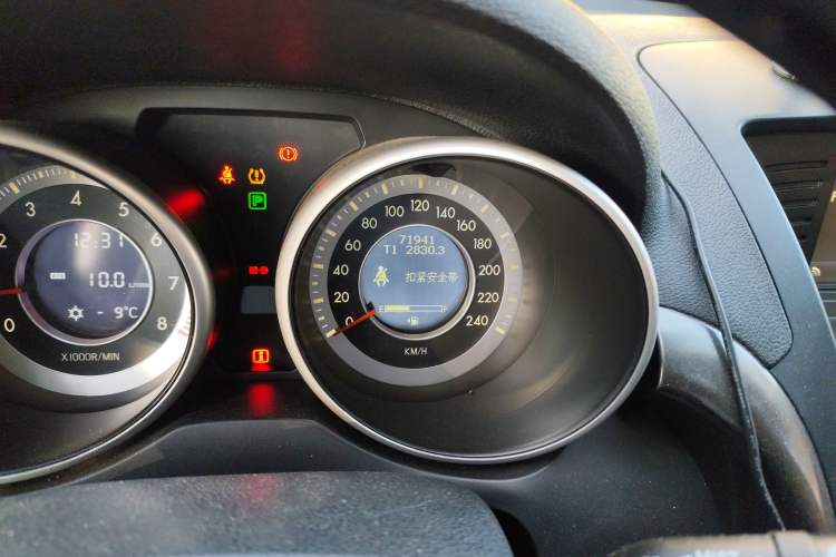 Used Bestune X80 2015 2.0L automatic luxury version
