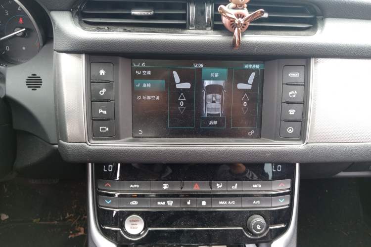 Used Jaguar XFL 2017 XFL 2.0T 200PS Luxury Edition Audio And AC Panel