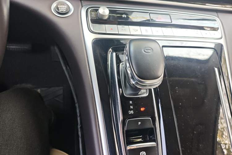 Used GAC Trumpchi M8 2021 Master Series 390T Ultimate Edition Gear Lever