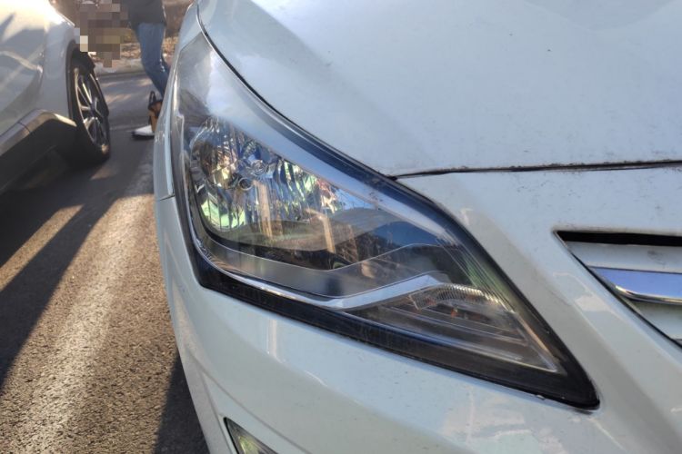 Used Hyundai Verna Ray 2014 1.4L Automatic GLX Right Front Headlight