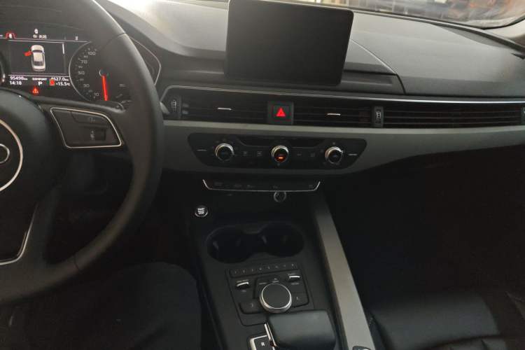 Used Audi A4L 2018 30th Anniversary Edition 40 TFSI Trendy Model