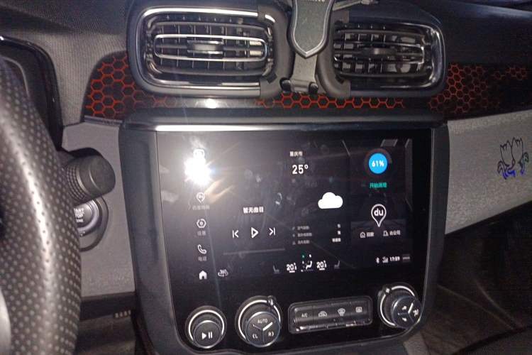 Used Lynk & Co 03 2019 1.5TD DCT JingPro Edition China VI Standard Audio And AC Panel