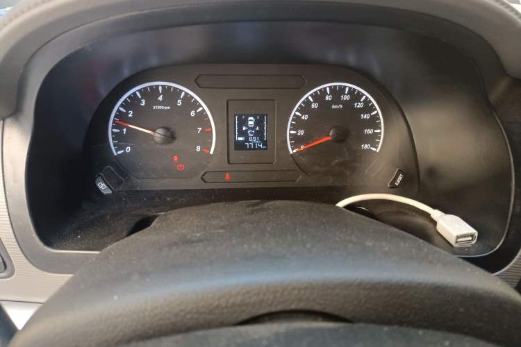 Used FORTHING Lingzhi 2024 M5L 1.5T Manual Base Model 7 Seats