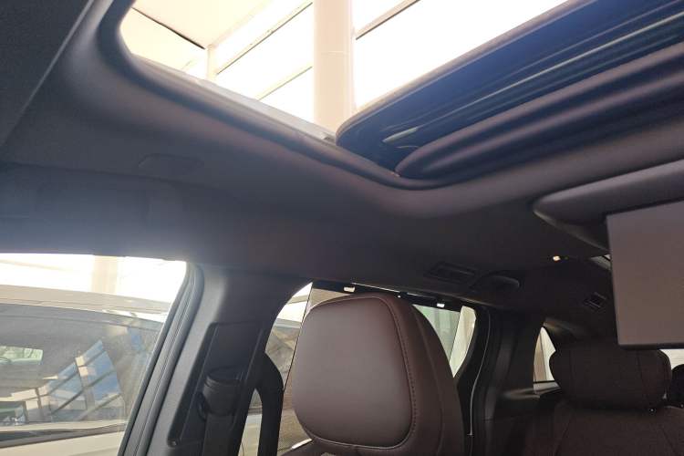 Used Toyota Granvia 2022 2.5L Hybrid Flagship Edition