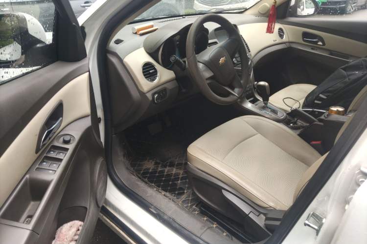 Used Chevrolet Cruze 2015 1.5L Classic SE AT Driver Seat
