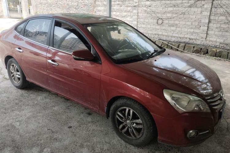 Used Hyundai Celesta 2011 1.6L Automatic Luxury Version Front Right 45 Deg