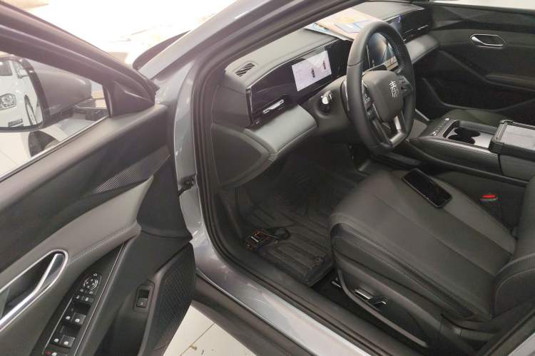 Used BYD Qin L 2025 EV 470KM Leading Edition
