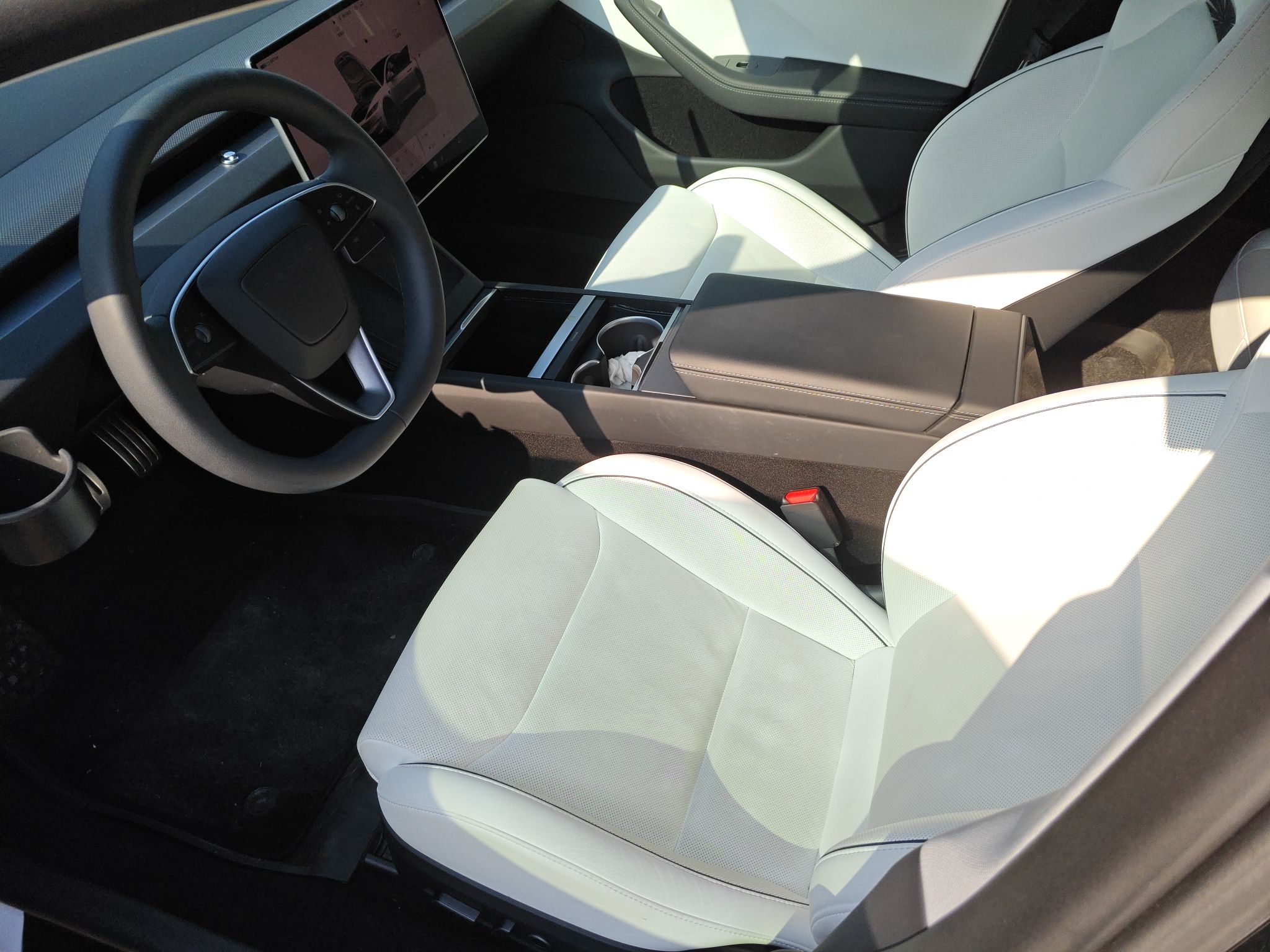 المقاعد الأمامية داخل السيارة