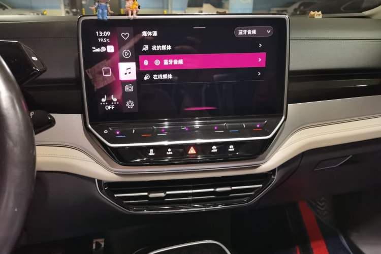 Used Volkswagen ID.6 CROZZ 2022 Long-Range Lite PRO Edition Audio And AC Panel