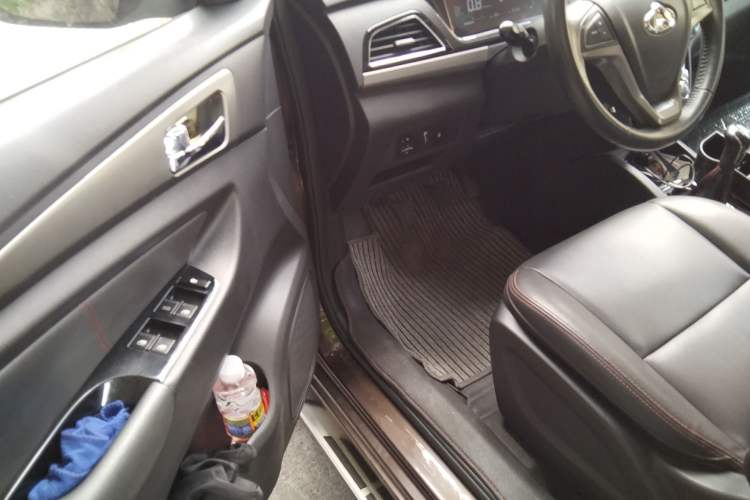 Used CHANGAN KAICHENG Oushang A600 2016 1.5L Manual Luxury 7-Seater
