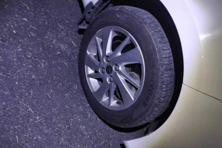 Used Toyota YARiS L Zhi Xuan 2019 1.5E CVT Dynamic Edition China VI compliant Right Front Wheel Hub