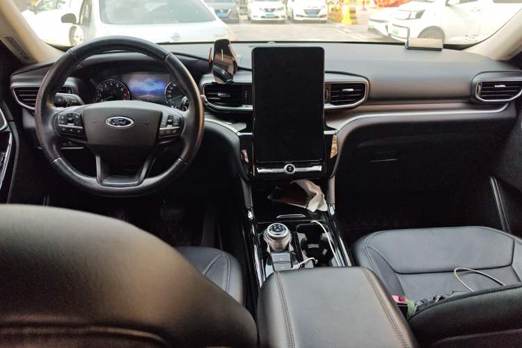 Used Ford Explorer 2020 EcoBoost 285 Rear-Drive Trend Edition 7-Seater Center Console