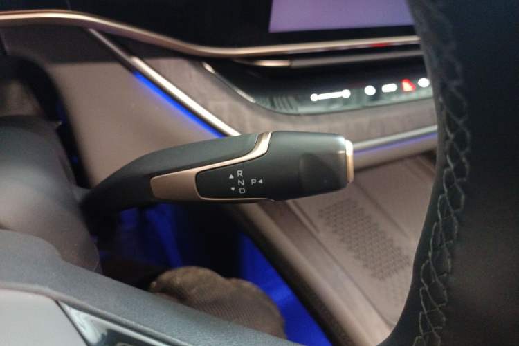 Used Hongqi Tiangong 08 2025 680 Ultra Four-Wheel-Drive Version Gear Lever