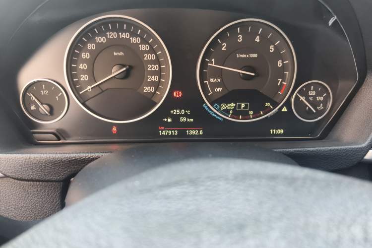 Used BMW 3 Series 2018 320Li Fashion Model Odometer Close Up