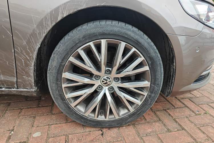 Used Volkswagen FAW-Volkswagen CC 2013 2.0 TSI Ultimate Model Right Front Wheel Hub