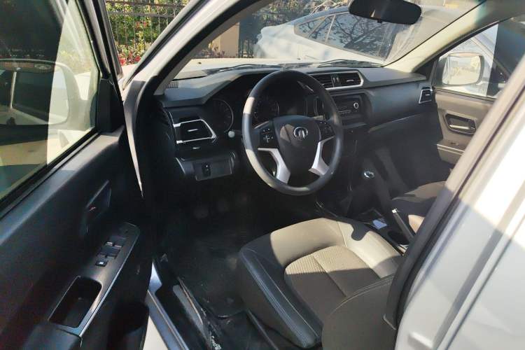 Used Great Wall Wingle 5 2021 1.5T Two-Wheel Drive "Dry Meal" Value Edition with an Extra-Long 1820mm Cargo Bed Equipped with GW4G15K Engine Interior 3