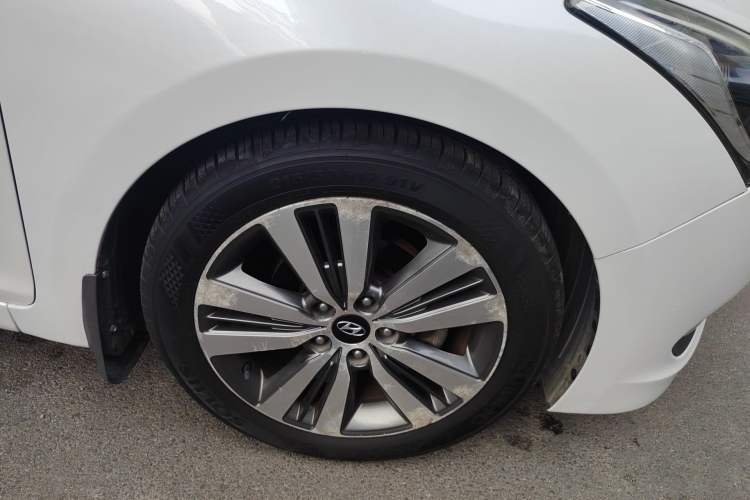 Used Hyundai Mistra 2016 1.8L Automatic Smart GLS Right Front Wheel Hub