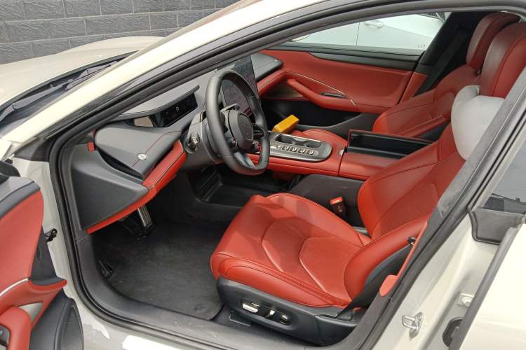 Used Xiaomi Auto SU7 2024 Four-Wheel Drive Ultra-Long Range Advanced Intelligent Driving Max Edition Driver Seat