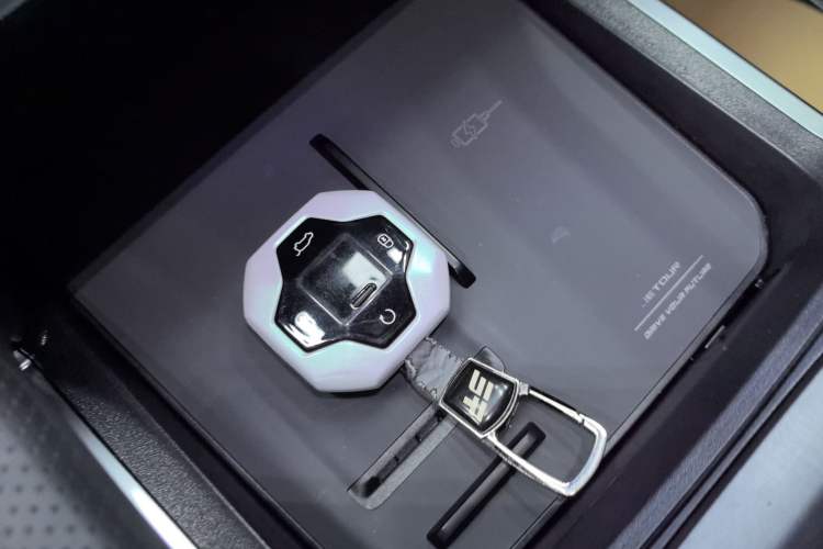 Used JETOUR Traveler 2023 1.5T Two-Wheel Drive Discovery PRO Vehicle Key