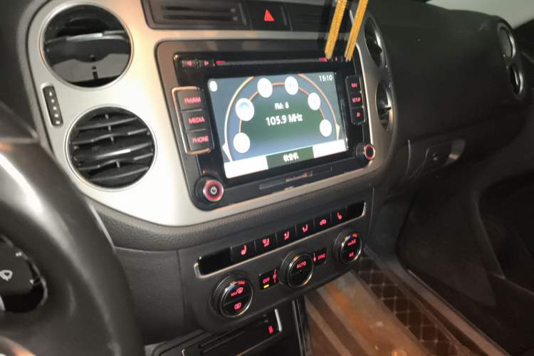 Used Volkswagen Tiguan 2015 1.8TSI Automatic Two-Wheel Drive Luxury Model Audio And AC Panel