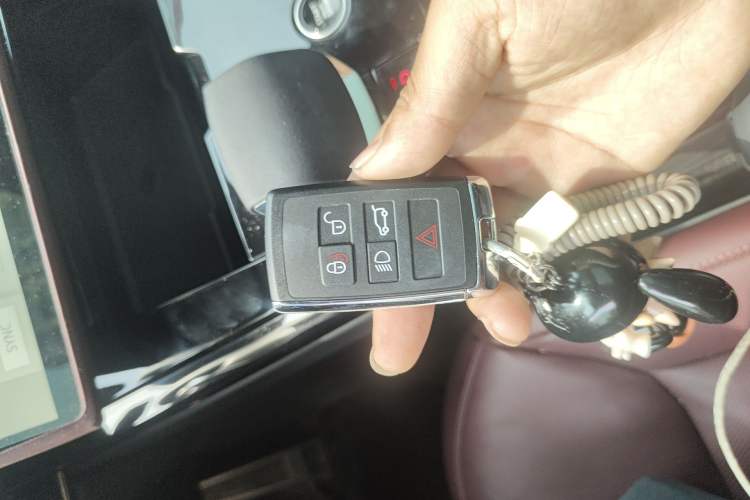 Used Land Rover Range Sport 2025 400 PS Dynamic SE Interior 1