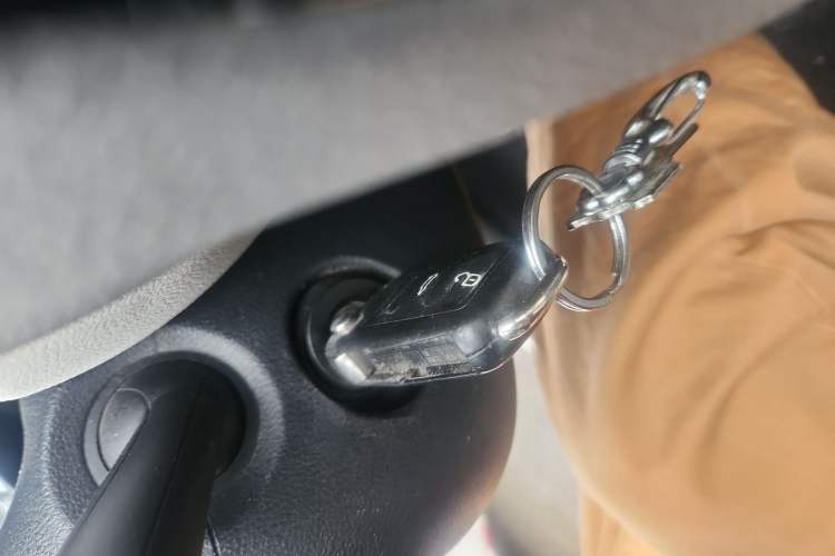 Used Volkswagen Sagitar 2015 1.6L Manual Comfort Model Vehicle Key