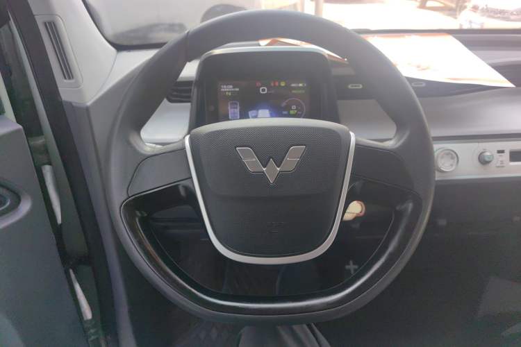 Used Wuling Hongguang MINIEV 2022 Macaron Fashion Model Lithium Iron Phosphate Steering Wheel