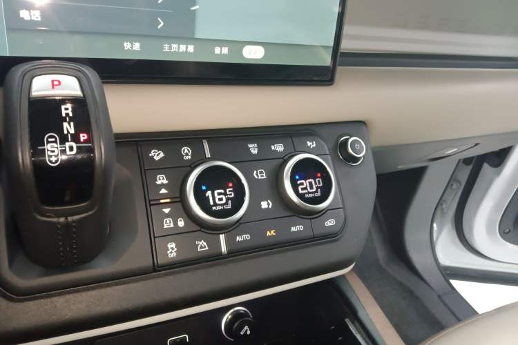 Used Land Rover Defender 2022 90 2.0T P300 Tiger-Power Ambition Edition
