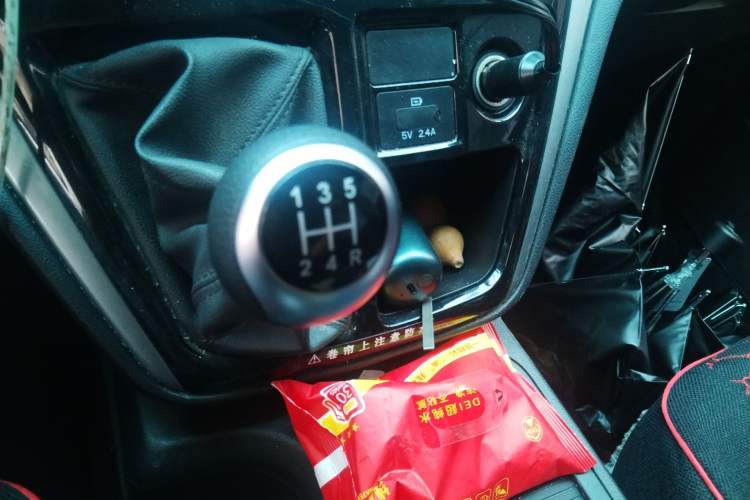 Used JAC Refine M3 2023 1.8L 7/8-Seater Elite Edition Gear Lever