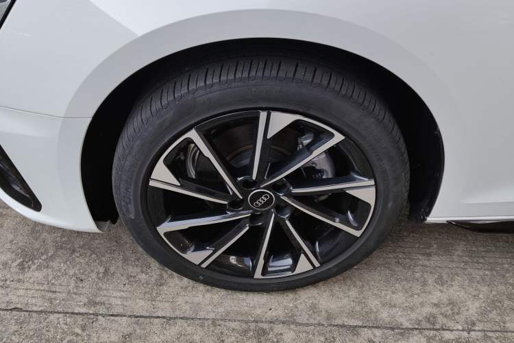 Used Audi A4L 2023 40 TFSI Luxury Dynamic Model
