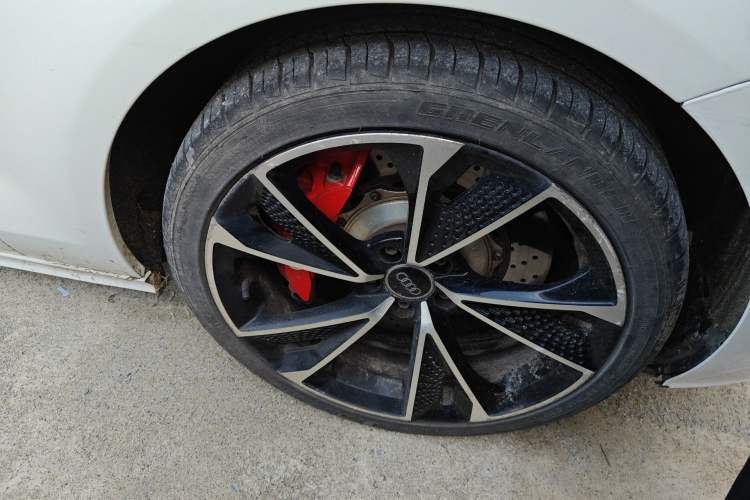 Used Audi A7 2014 35 FSI quattro Technology Edition Right Front Wheel Hub