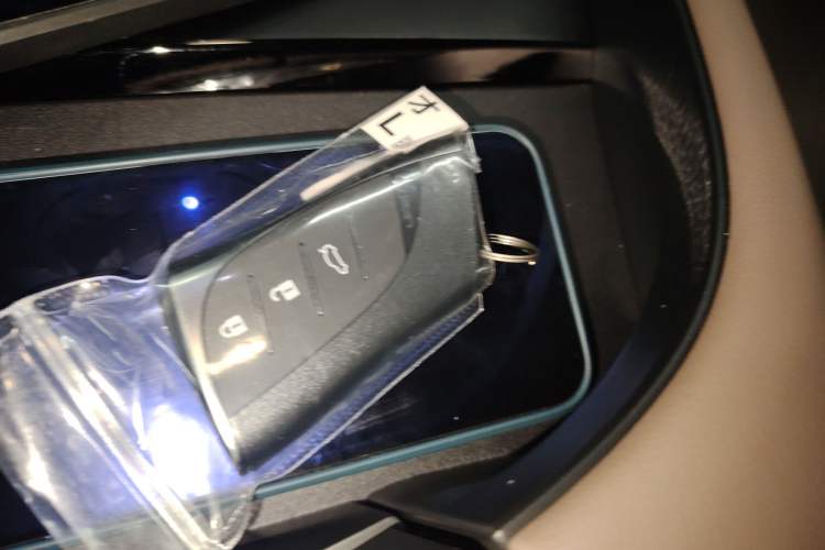 Used Lexus ES 2025 300h Deluxe Edition
