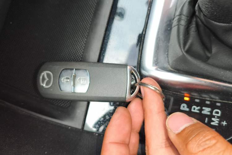 Used Mazda 3 Axela 2016 Hatchback 1.5L Automatic Luxury Model
