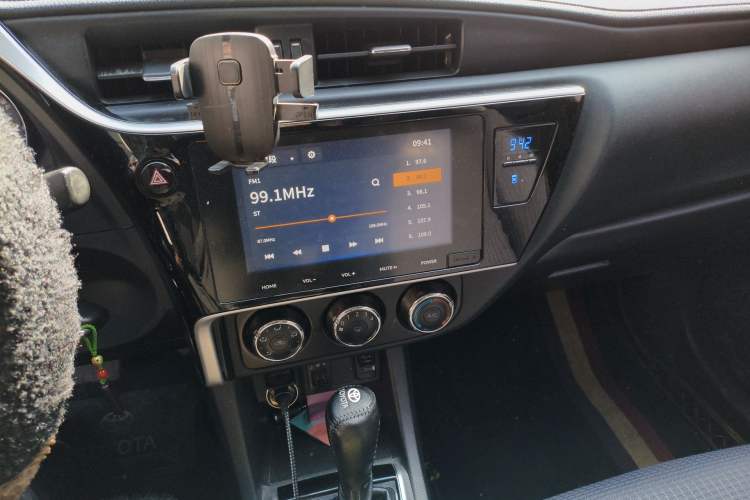 Used Toyota Levin 2017 Revised Version 185T CVT Elite Edition China VI Standard Audio And AC Panel