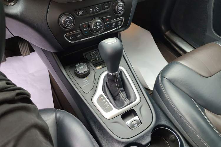 Used Jeep Cherokee 2016 2.4L Professional Edition
