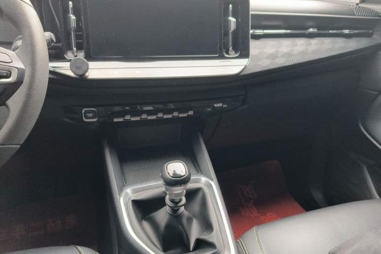 Used Baojun RM-5 2019 1.5T Manual Elite Version with 24-Hour Online Service 7 Seats