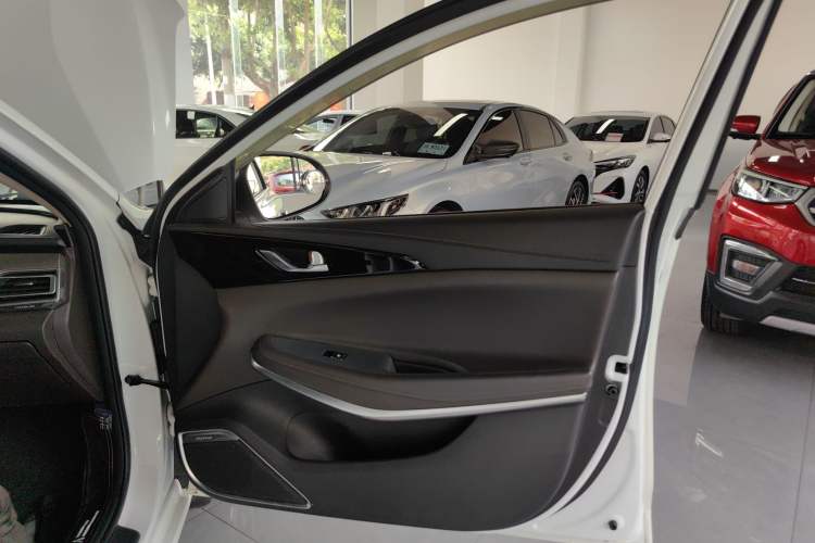 Used Changan Raeton CC 2018 1.5T Manual Luxury Model China V Standard
