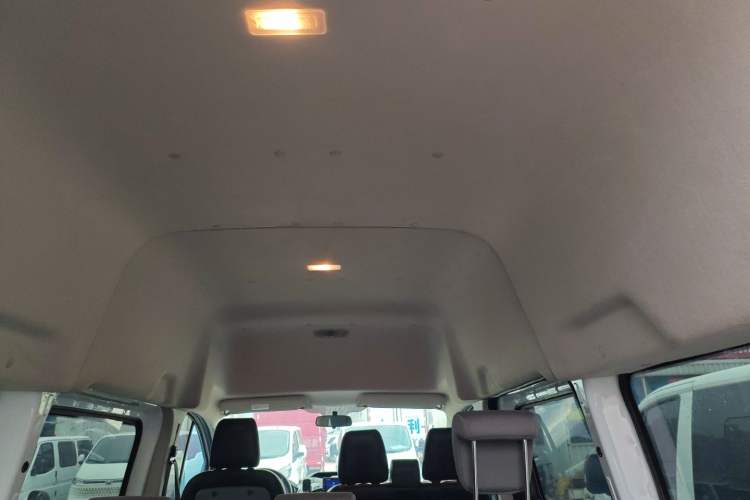 Used Ford Transit 2019 2.0T Diesel Multi-Purpose Commercial Vehicle Mid-Drive Mid-Roof 6-Seater China VI Standard
