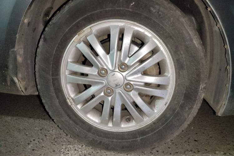 Used Kia K2 2012 Sedan 1.4L MT GLS Commemorative Edition Right Front Wheel Hub